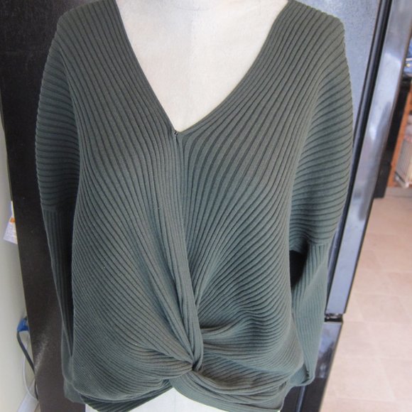 NEW HUDSON gorgeous forest green sweater size MEDIUM - Picture 1 of 4
